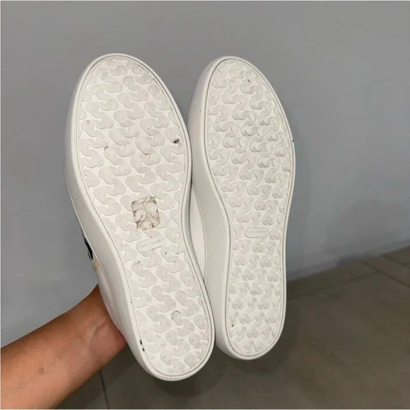 Tory Burch leather sneaker with signature logo. - Picture 9 of 10